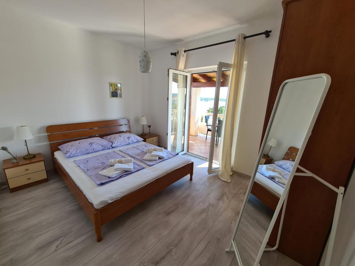 Apartman Karmen Barbat na Rabu 外观 照片