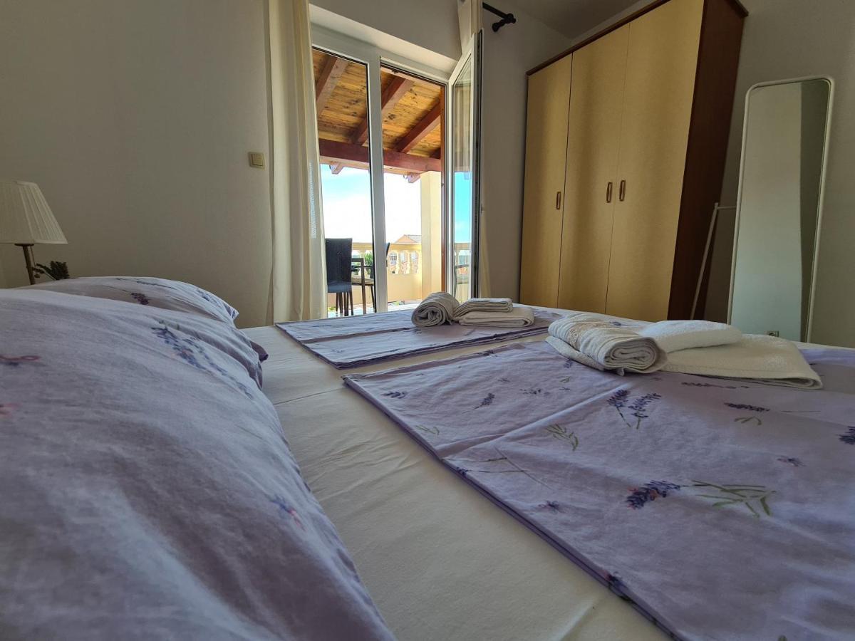 Apartman Karmen Barbat na Rabu 外观 照片