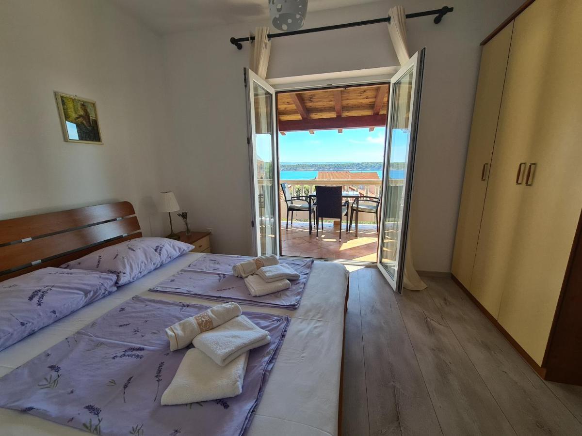 Apartman Karmen Barbat na Rabu 外观 照片