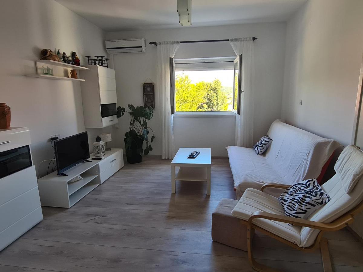 Apartman Karmen Barbat na Rabu 外观 照片