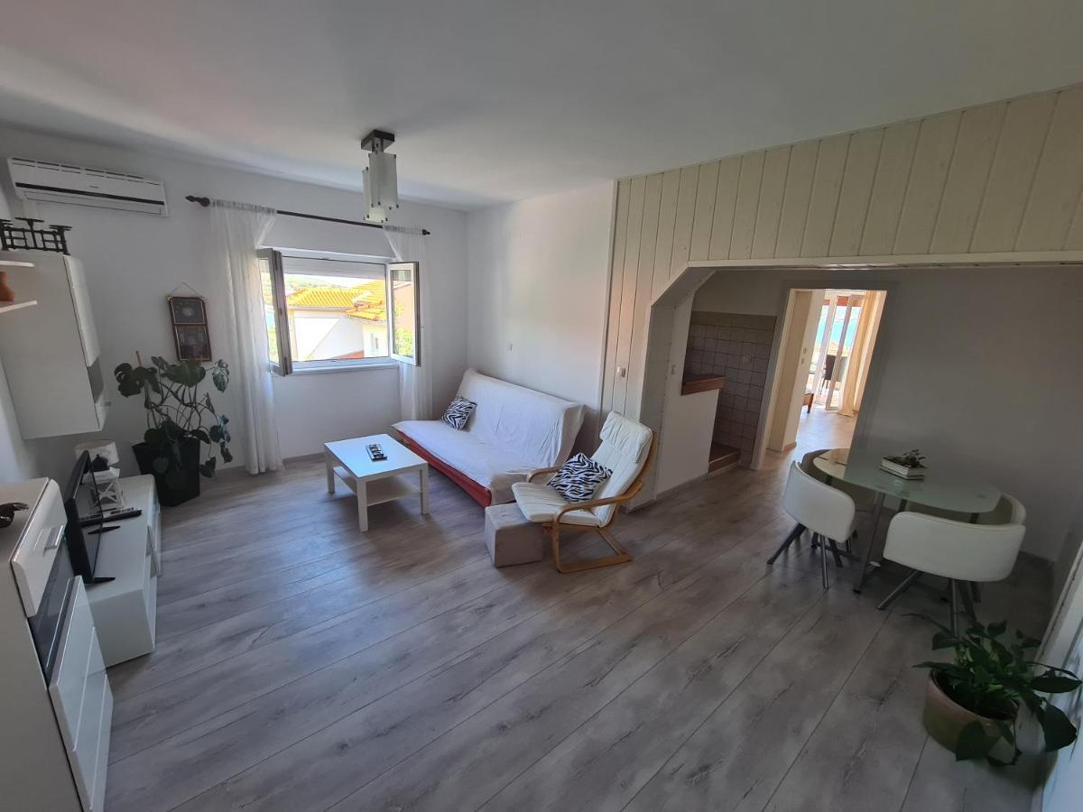Apartman Karmen Barbat na Rabu 外观 照片