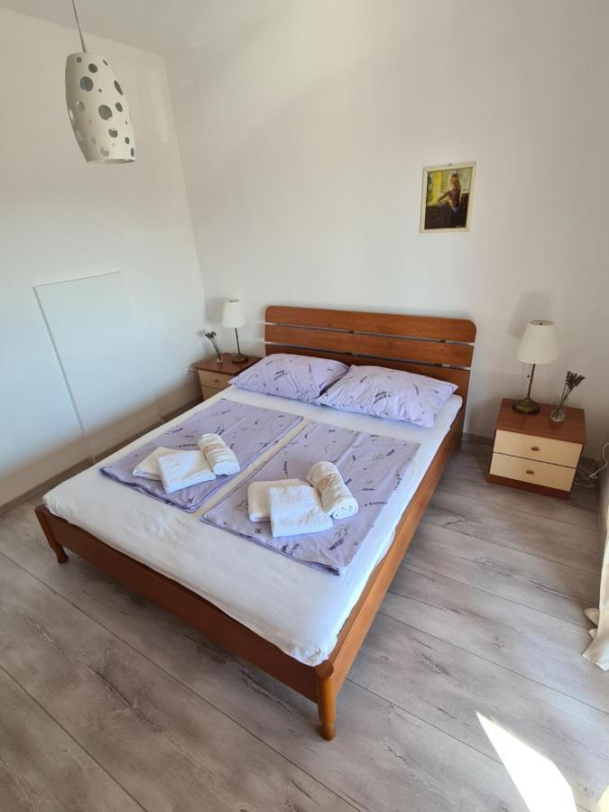 Apartman Karmen Barbat na Rabu 外观 照片