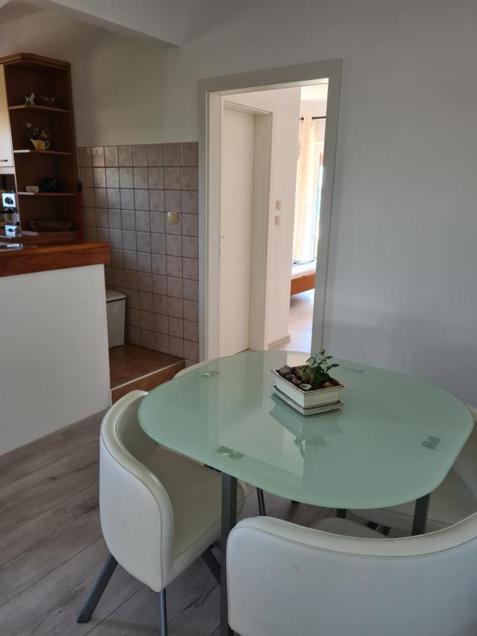 Apartman Karmen Barbat na Rabu 外观 照片