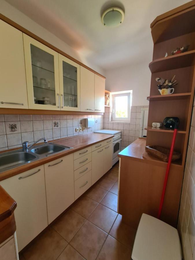 Apartman Karmen Barbat na Rabu 外观 照片