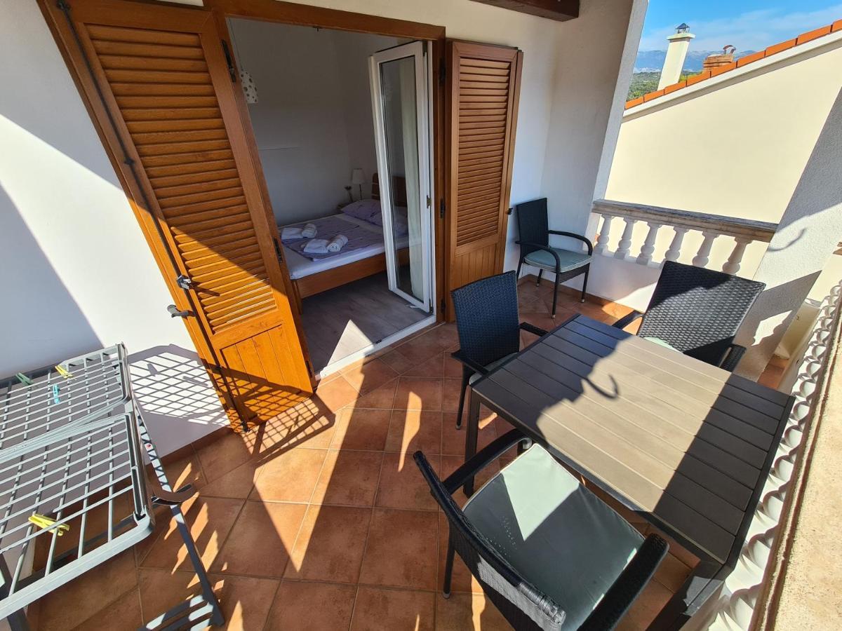 Apartman Karmen Barbat na Rabu 外观 照片